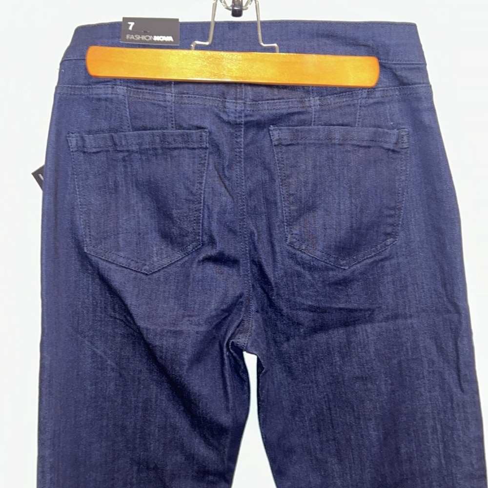 Fashion Nova Flare Jeans Junk in the trunk, Size 7/28 - Picture 6 of 11